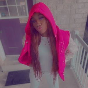 Meet your Posher, Dominique